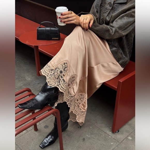 H&M LACE-TRIMMED SATIN SKIRT - Picture 8 of 8